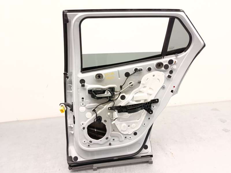 Recambio de puerta trasera derecha para peugeot 2008 ii (ud_, us_, uy_, uj_, ur_, uc_) 1.2 puretech 100 referencia OEM IAM 98310 - Blanco 4