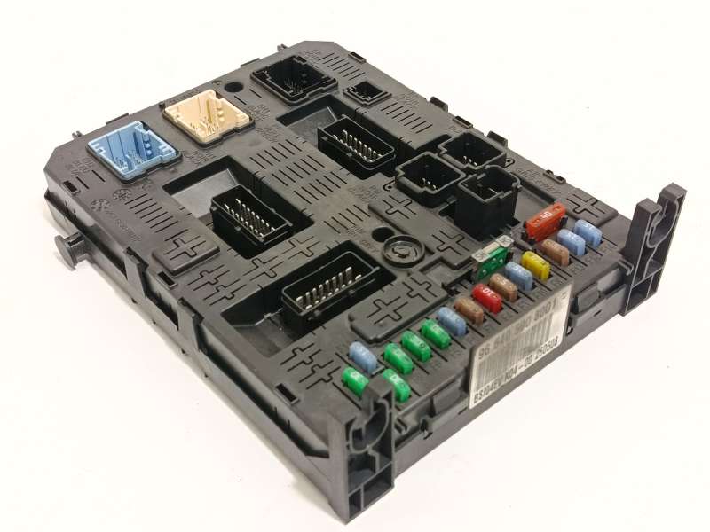 CAJA RELES / FUSIBLES 9664059080 6580NP 