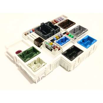 CAJA RELES / FUSIBLES 9857038280 1696694880 28824307