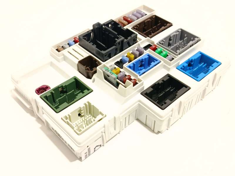 CAJA RELES / FUSIBLES 9857038280 1696694880 28824307