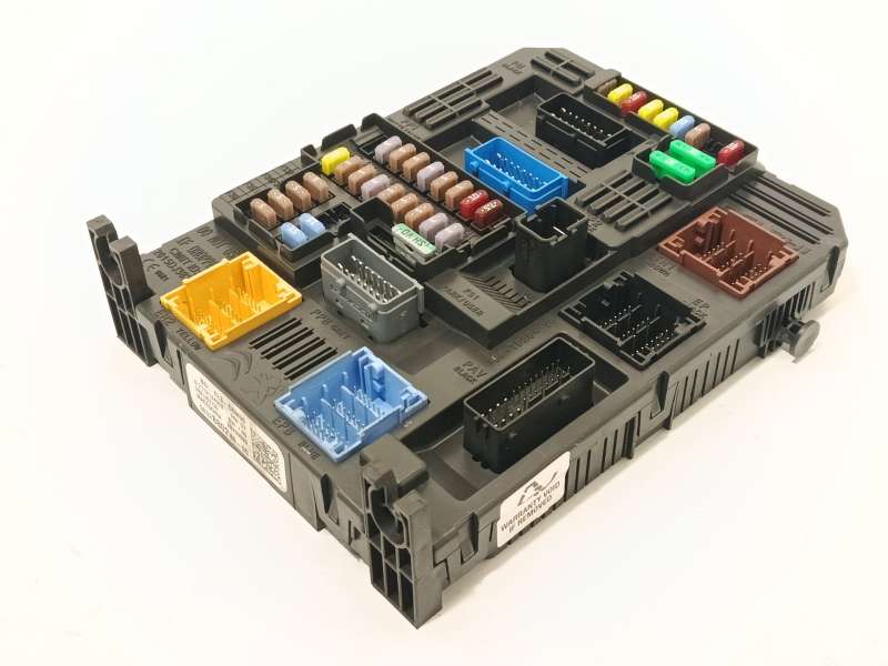 CAJA RELES / FUSIBLES 9832880280 1680967180 28709099