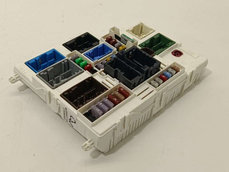 CAJA RELES / FUSIBLES 9857038280 1696694980 28824307