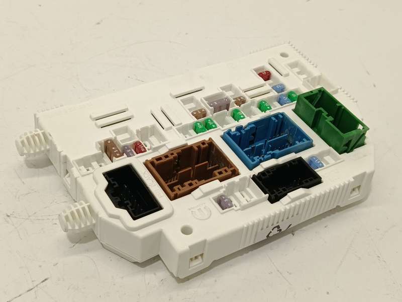CAJA RELES / FUSIBLES 9863186680 02074504