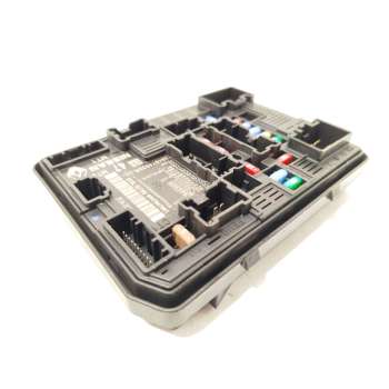 CAJA RELES / FUSIBLES 284B74633R 