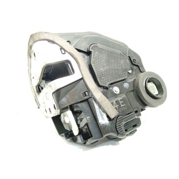 Recambio de cerradura puerta trasera izquierda para lexus ct 200h referencia OEM IAM 6906033131  