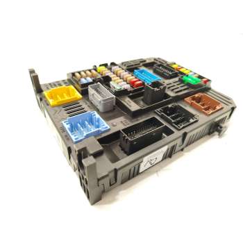 CAJA RELES / FUSIBLES 9832880680 1681050780 28719719