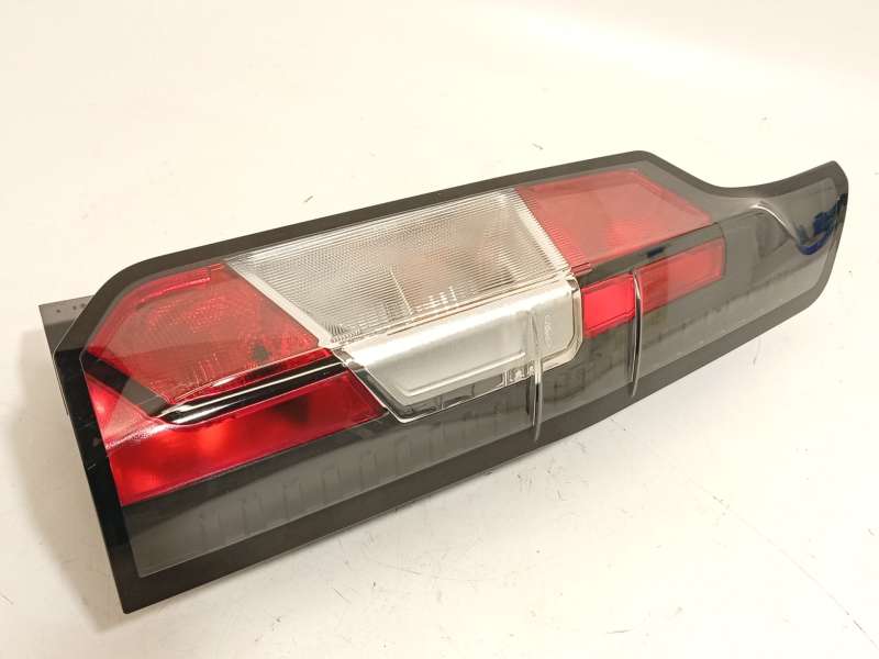 PILOTO TRASERO DERECHO R2X613404AB 2805752 R2X613404AC