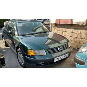 VOLKSWAGEN PASSAT BERLINA (3B2) de desguace