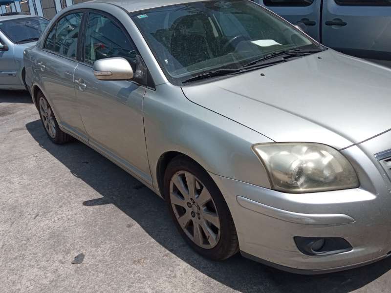 TOYOTA AVENSIS SEDÁN (_T25_)