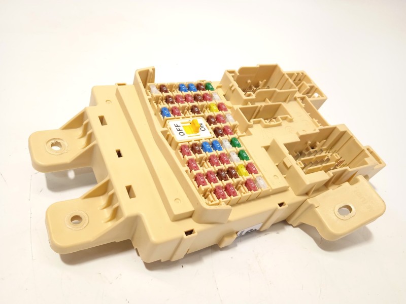 CAJA RELES / FUSIBLES 91950G2250 G2250