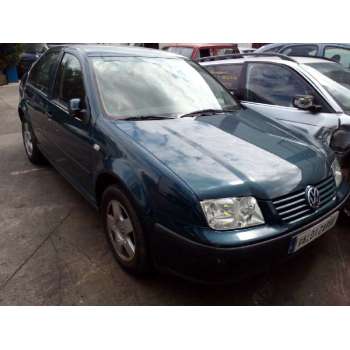 VOLKSWAGEN BORA BERLINA (1J2) de desguace