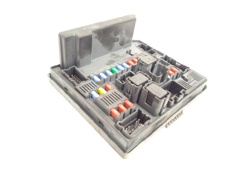 CAJA RELES / FUSIBLES 284B7JD000 