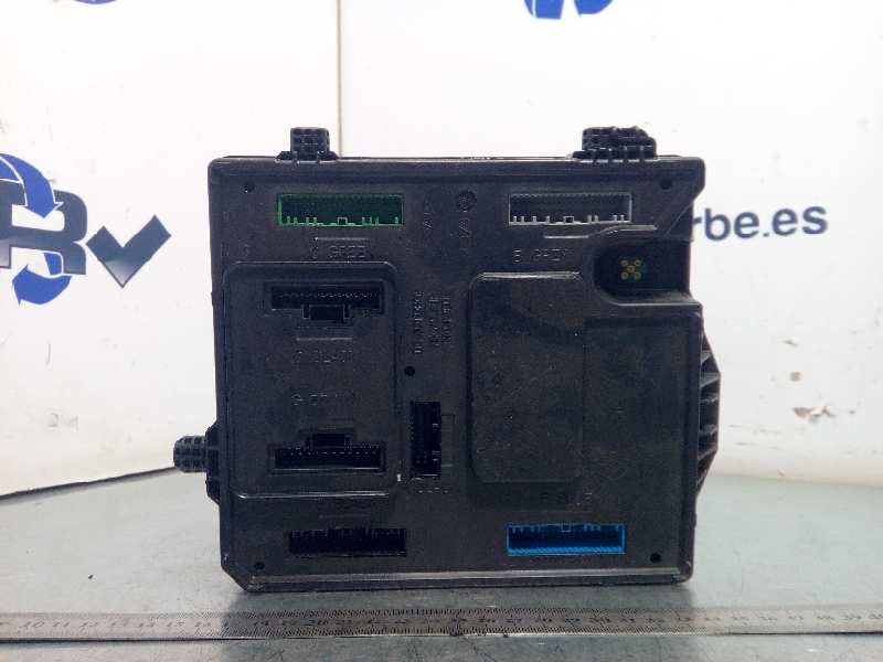 CAJA RELES / FUSIBLES 284B12041R 