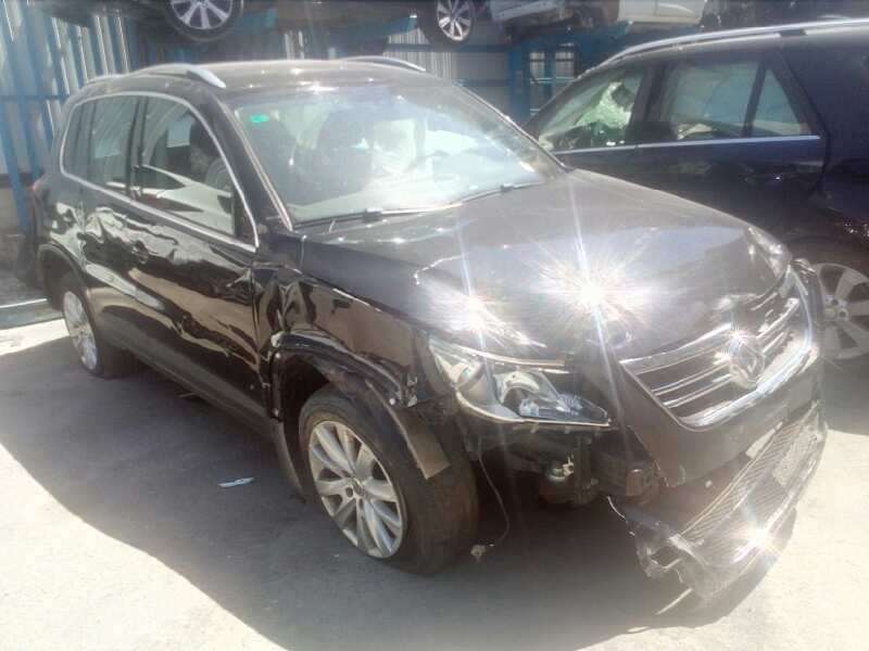 VOLKSWAGEN TIGUAN (5N1)