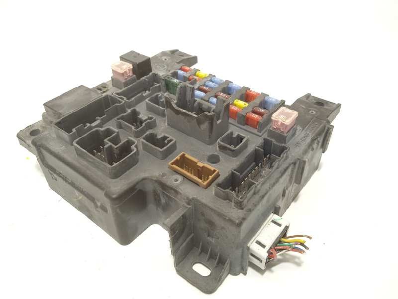 CAJA RELES / FUSIBLES 8637A319 