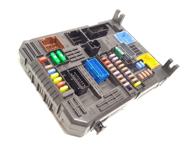 CAJA RELES / FUSIBLES 9819851480 1617549580 28531933