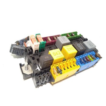 CAJA RELES / FUSIBLES A2469067100 2469067100