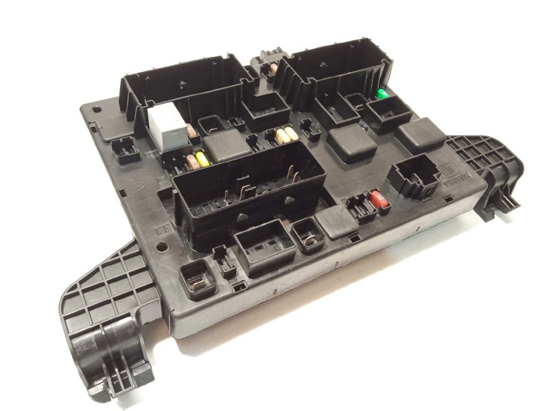 CAJA RELES / FUSIBLES 13368651 365927271