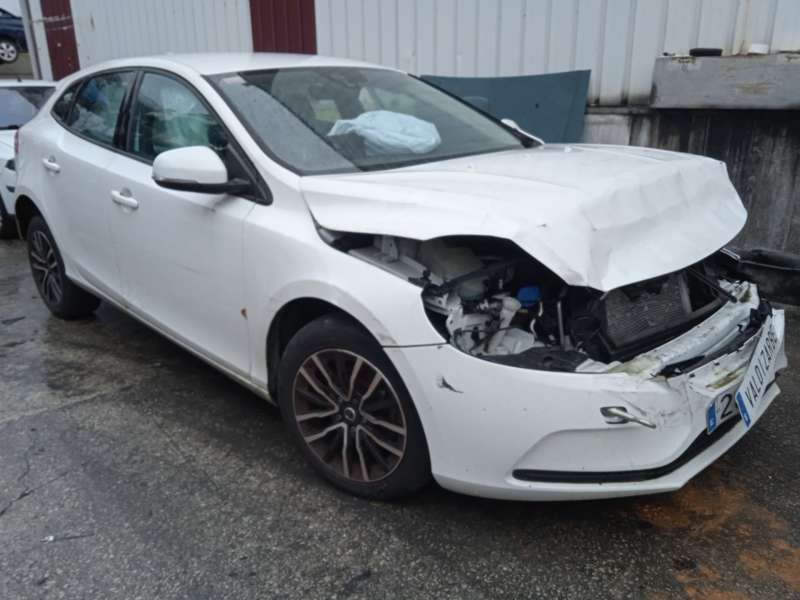 VOLVO V40 HATCHBACK (525)