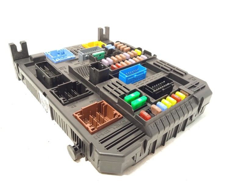 CAJA RELES / FUSIBLES 9832880280 1681050580 28709099