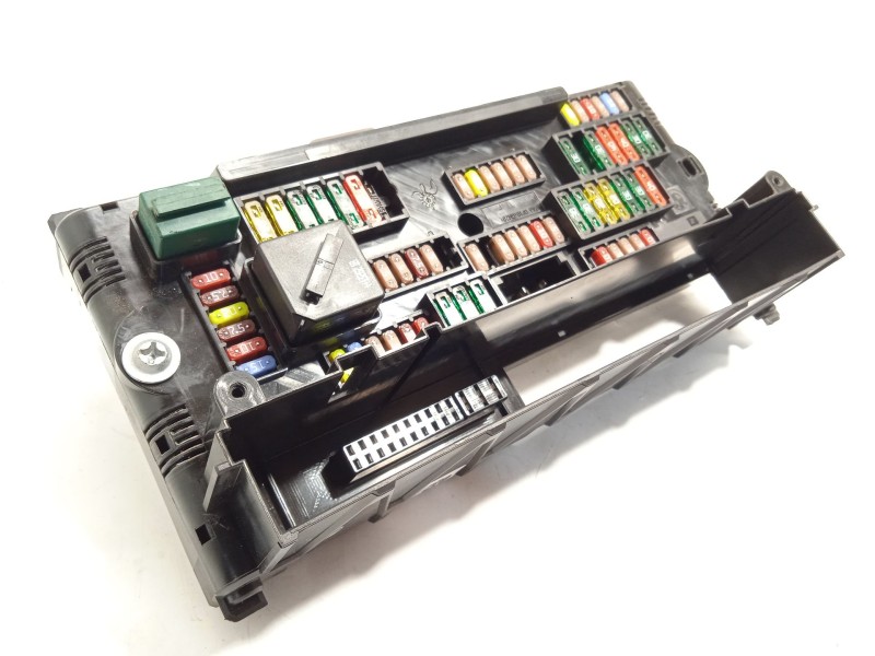 CAJA RELES / FUSIBLES 9252815 61149252815 