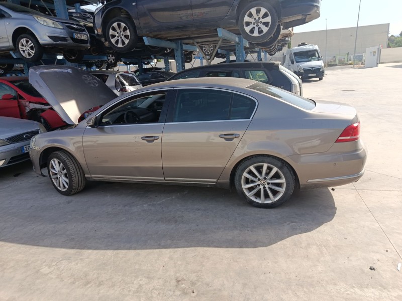 VOLKSWAGEN PASSAT B7 (362)