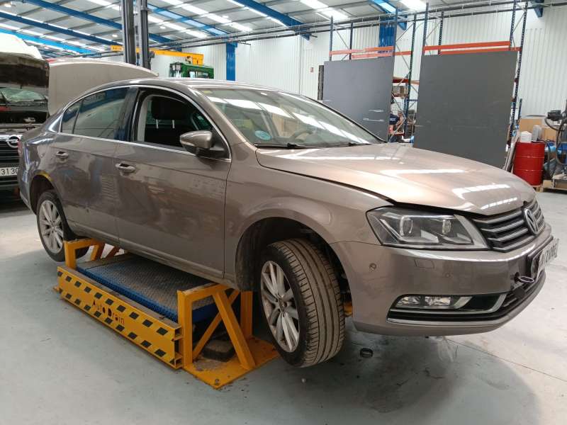 VOLKSWAGEN PASSAT B7 (362)